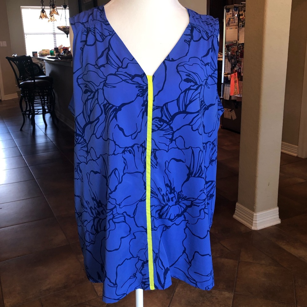 EUC Fun Flowing Blouse - Size XL
Liz Claiborne